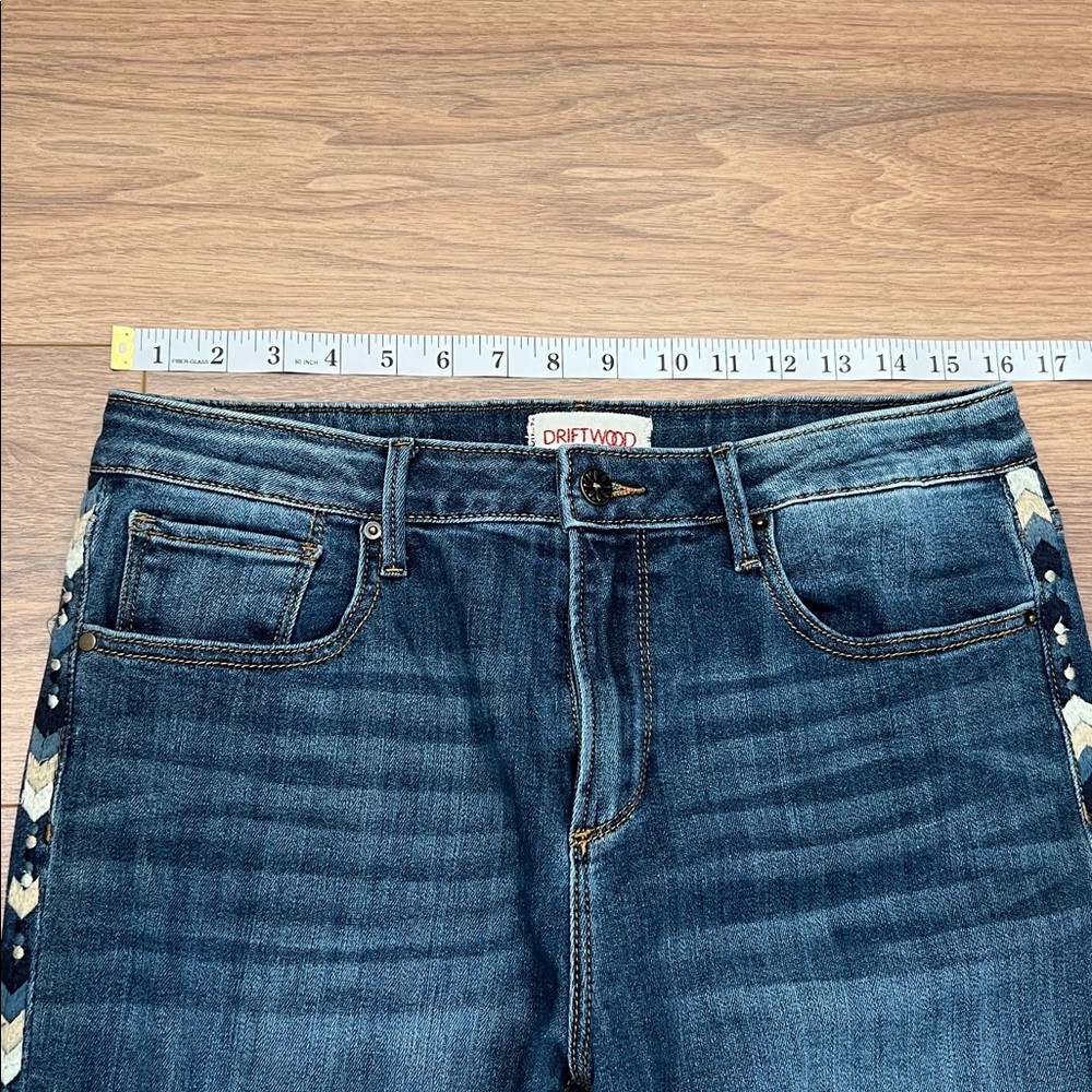 Driftwood Jackie Jeans with Chevron Side Embroidered Detail Size 31 - Picture 7 of 12